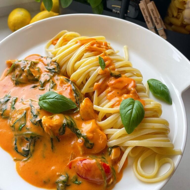 Köstliche Fusion: Pasta Perfektion mit Hähnchen, Spinat und Parmesan
