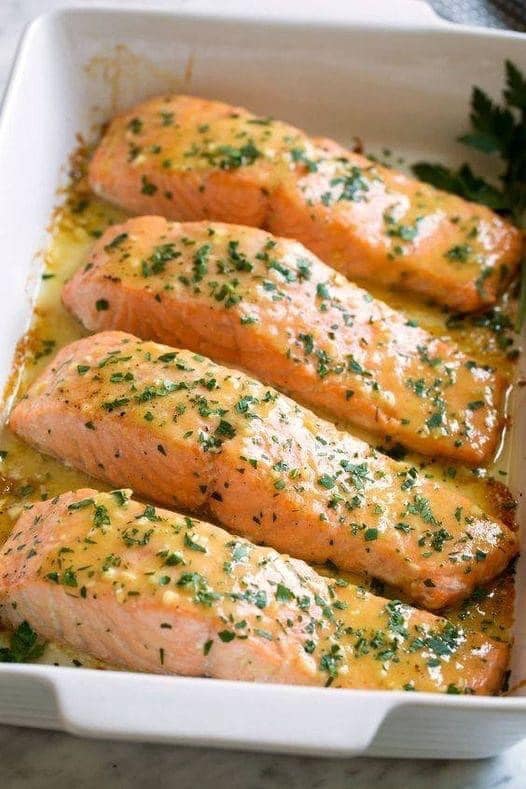 Lachs in Knoblauch-Zitronen-Butter