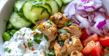 Griechische Geschmacksexplosion: Hähnchen-Tzatziki Bowl zum Verlieben