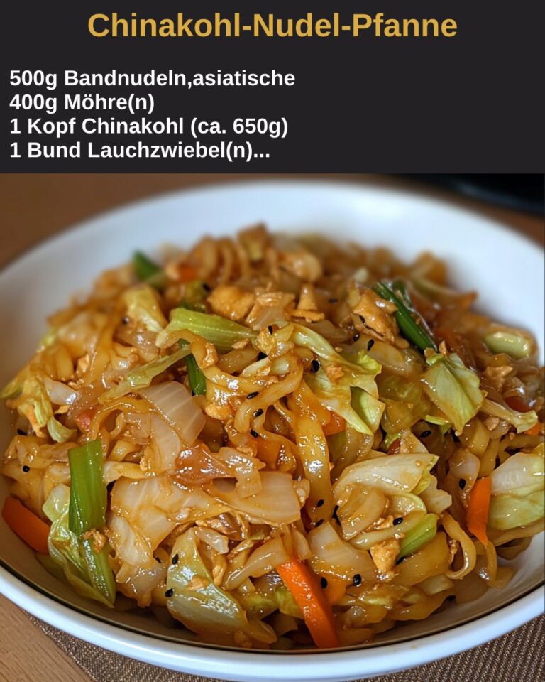 Chinakohl-Nudel-Pfanne mit Schinken und Möhren