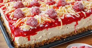 🍓🍦 Spaghettieis-Blechkuchen – einfaches Tassenrezept & himmlisch lecker!