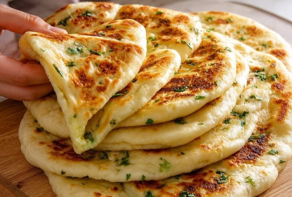 Weiche Joghurtfladen mit Knoblauchbutter